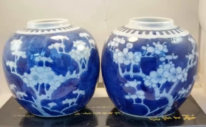 古玩陶瓷青花留白冰梅紋罐真品鑒賞圖
