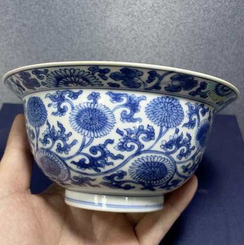 古玩陶瓷青花花卉紋折沿碗真品鑒賞圖