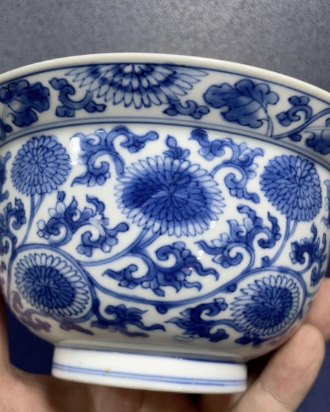 古玩陶瓷青花花卉紋折沿碗真品鑒賞圖