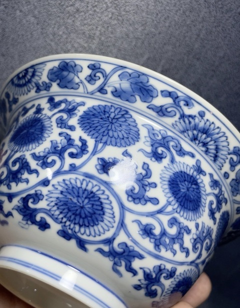 古玩陶瓷青花花卉紋折沿碗真品鑒賞圖