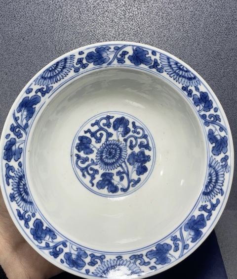 古玩陶瓷青花花卉紋折沿碗真品鑒賞圖