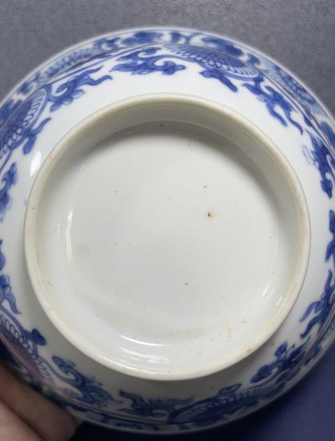 古玩陶瓷青花花卉紋折沿碗真品鑒賞圖