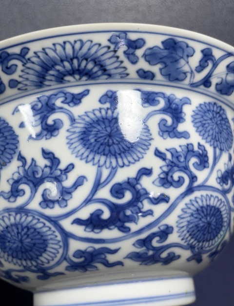 古玩陶瓷青花花卉紋折沿碗真品鑒賞圖