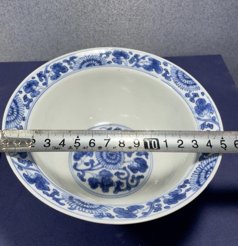 古玩陶瓷青花花卉紋折沿碗真品鑒賞圖