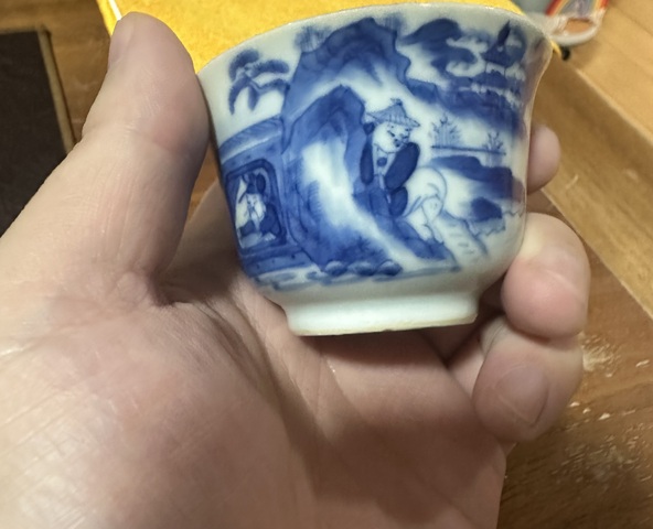 古玩陶瓷玉環底人物紋青花杯真品鑒賞圖