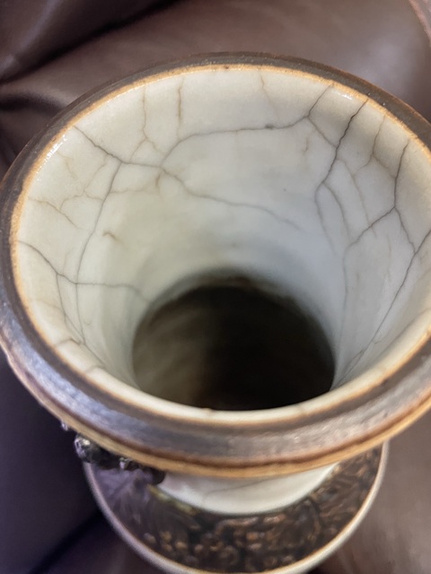 古玩陶瓷哥釉鐵骨泥獅耳瓶真品鑒賞圖