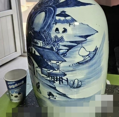 古玩陶瓷豆青釉青花山水人物洗口瓶真品鑒賞圖