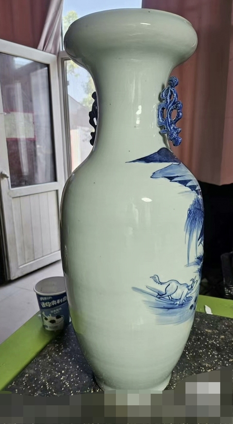 古玩陶瓷豆青釉青花山水人物洗口瓶真品鑒賞圖