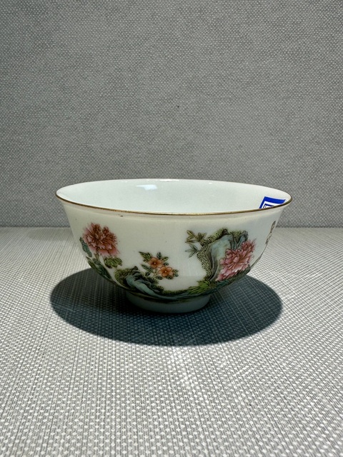 古玩陶瓷花卉紋粉彩茶圓真品鑒賞圖