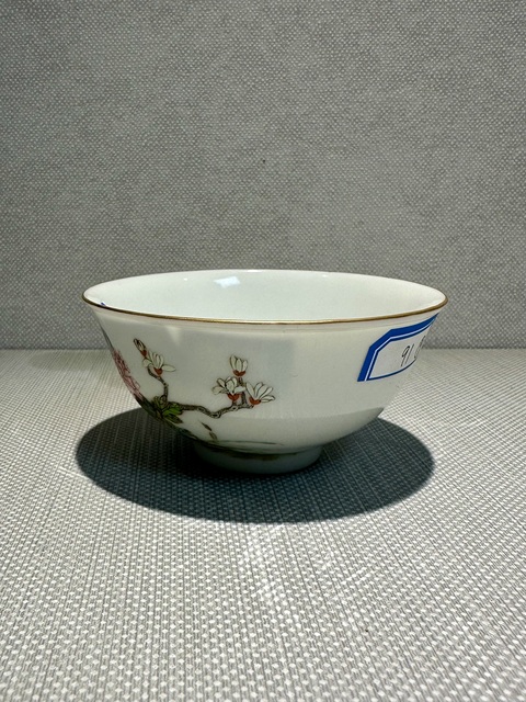 古玩陶瓷花卉紋粉彩茶圓真品鑒賞圖