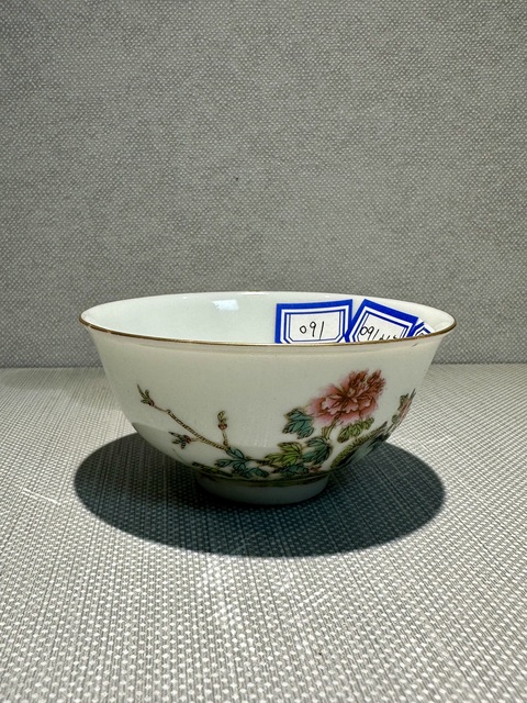 古玩陶瓷花卉紋粉彩茶圓真品鑒賞圖