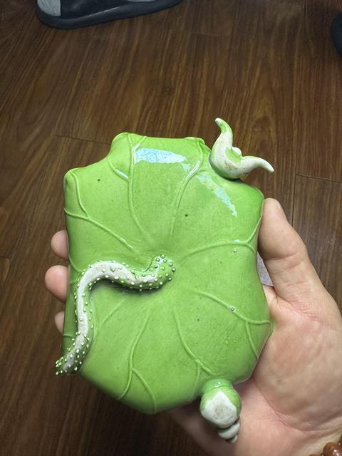 古玩陶瓷素三彩貼塑花卉紋荷葉洗真品鑒賞圖
