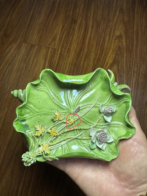 古玩陶瓷素三彩貼塑花卉紋荷葉洗真品鑒賞圖