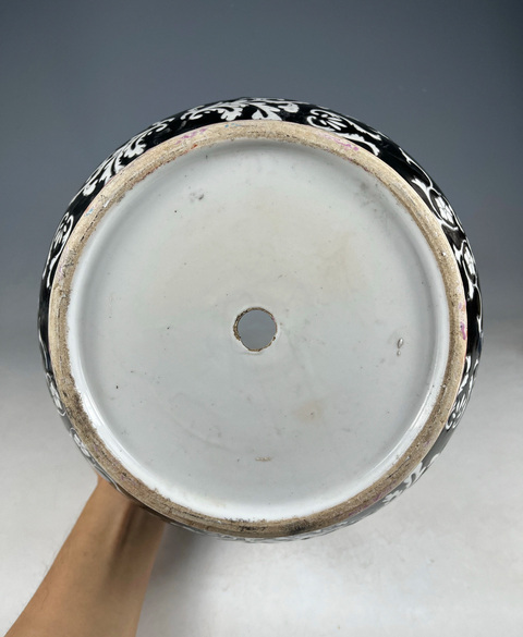 古玩陶瓷墨地粉彩花卉紋花盆真品鑒賞圖