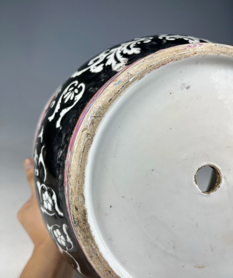古玩陶瓷墨地粉彩花卉紋花盆真品鑒賞圖