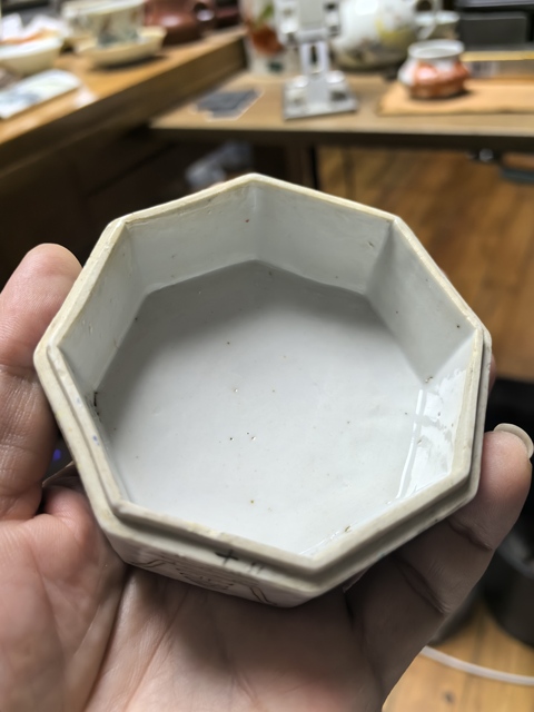 古玩陶瓷淺絳人物八方印盒真品鑒賞圖