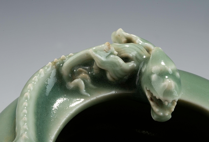 古玩陶瓷豆青釉貼塑螭龍蝠紋水洗真品鑒賞圖
