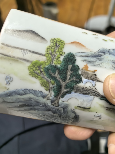 古玩陶瓷粉彩山水紋擺件真品鑒賞圖