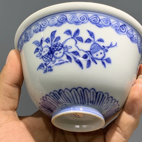 古玩陶瓷花果紋青花蓋碗真品鑒賞圖