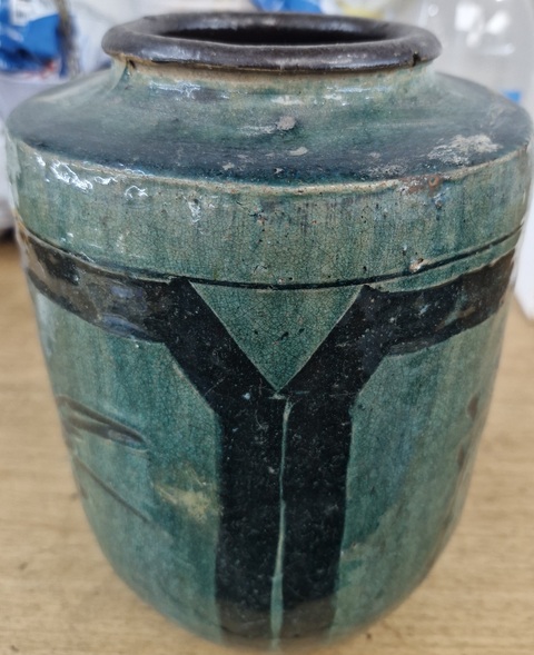 古玩陶瓷馬口窯刻鳥紋罐真品鑒賞圖