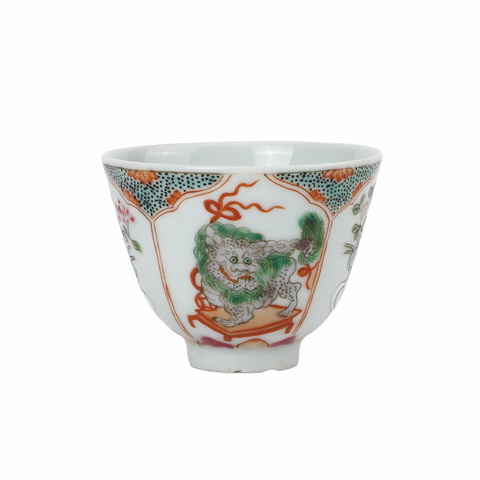 古玩陶瓷花卉獅紋粉彩杯真品鑒賞圖