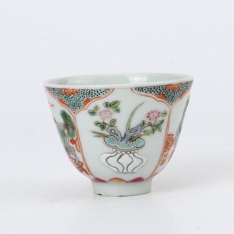 古玩陶瓷花卉獅紋粉彩杯真品鑒賞圖