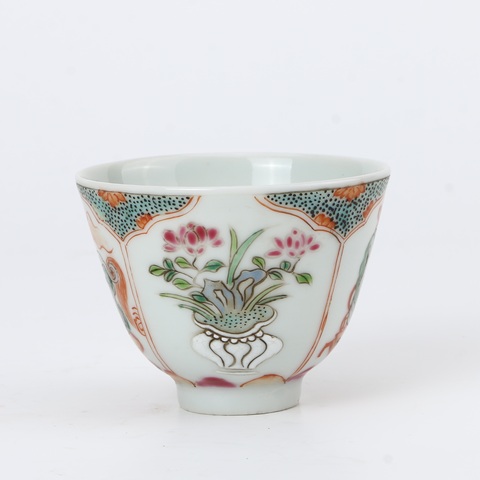 古玩陶瓷花卉獅紋粉彩杯真品鑒賞圖