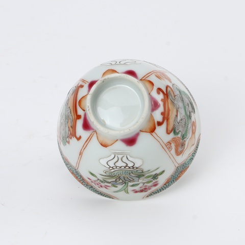 古玩陶瓷花卉獅紋粉彩杯真品鑒賞圖