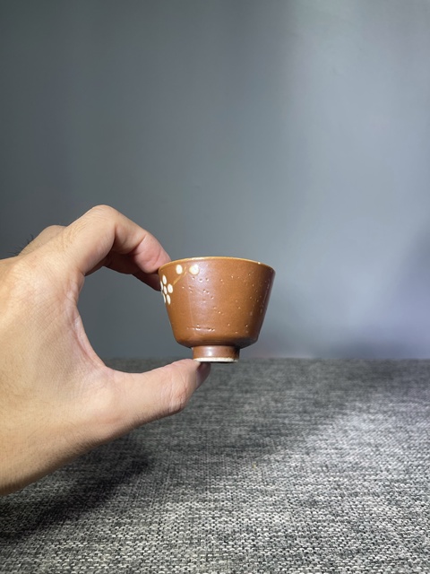 古玩陶瓷民國.紫金釉堆白花卉紋杯拍賣，當(dāng)前價格0元