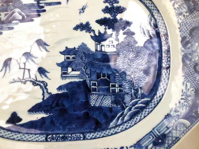 古玩陶瓷清乾隆.青花山水樓閣泛舟人物巨盤拍賣,當(dāng)前價(jià)格3464元