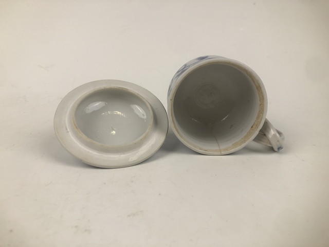 古玩陶瓷清乾隆·青花山水樓閣泛舟圖把杯真品鑒賞圖