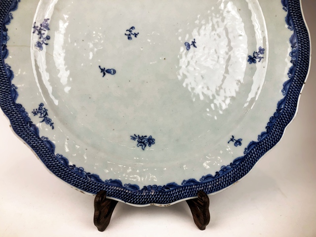 古玩陶瓷清乾隆·青花留白三多紋花口大盤拍賣，當前價格654元