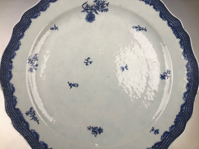 古玩陶瓷清乾隆·青花留白三多紋花口大盤拍賣，當前價格654元