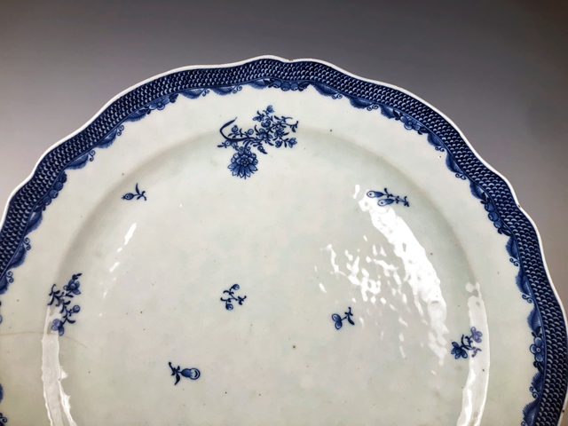 古玩陶瓷清乾隆·青花留白三多紋花口大盤拍賣，當前價格654元