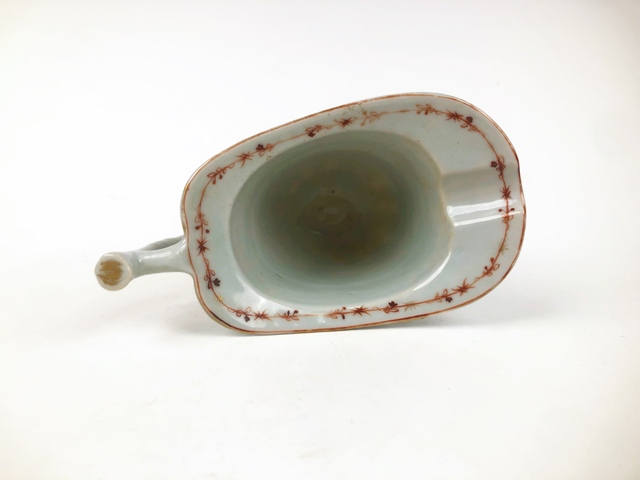 古玩陶瓷清早期·白釉礬紅花卉把杯真品鑒賞圖