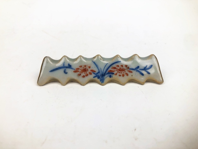 古玩陶瓷民國(guó)．藍(lán)料彩山子筆架拍賣(mài)，當(dāng)前價(jià)格99元