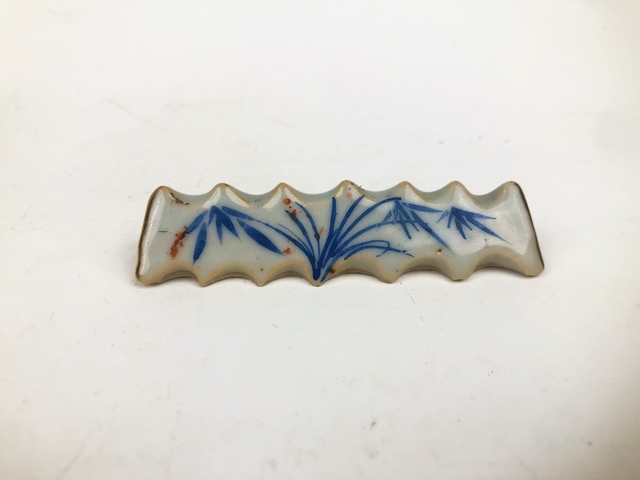 古玩陶瓷民國(guó)．藍(lán)料彩山子筆架拍賣(mài)，當(dāng)前價(jià)格99元