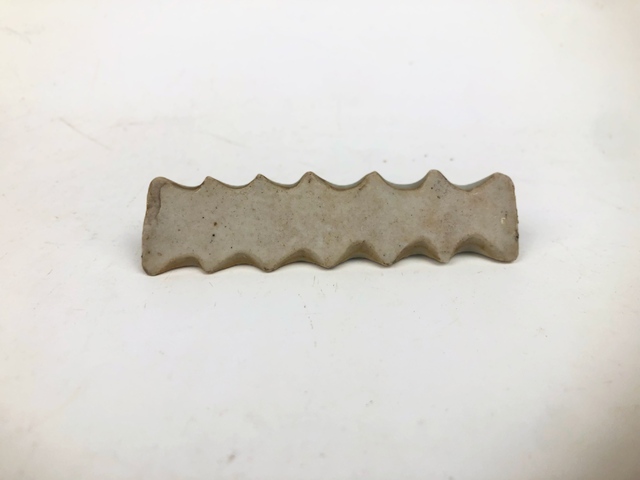 古玩陶瓷民國(guó)．藍(lán)料彩山子筆架拍賣(mài)，當(dāng)前價(jià)格99元