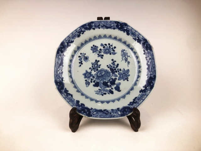 古玩陶瓷清早期·青花花卉紋八方盤真品鑒賞圖