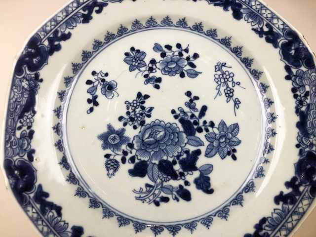 古玩陶瓷清早期·青花花卉紋八方盤真品鑒賞圖