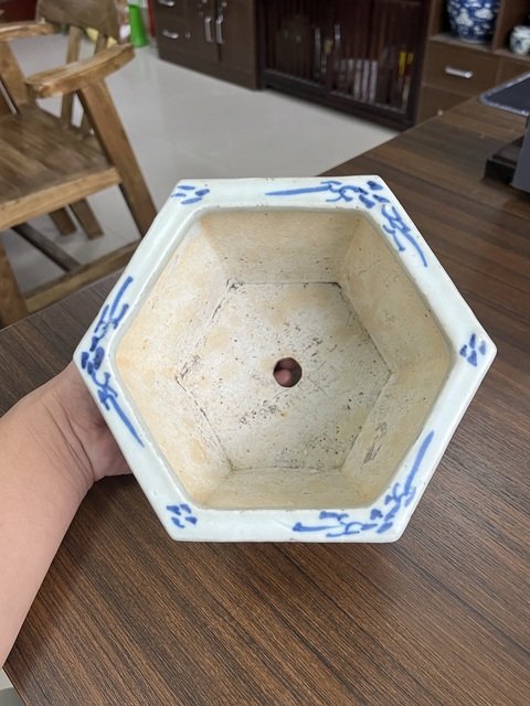 古玩陶瓷花卉紋青花花盆真品鑒賞圖