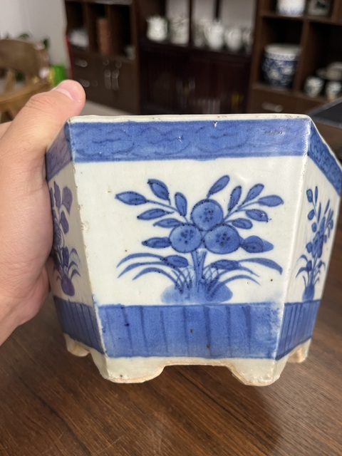 古玩陶瓷花卉紋青花花盆真品鑒賞圖