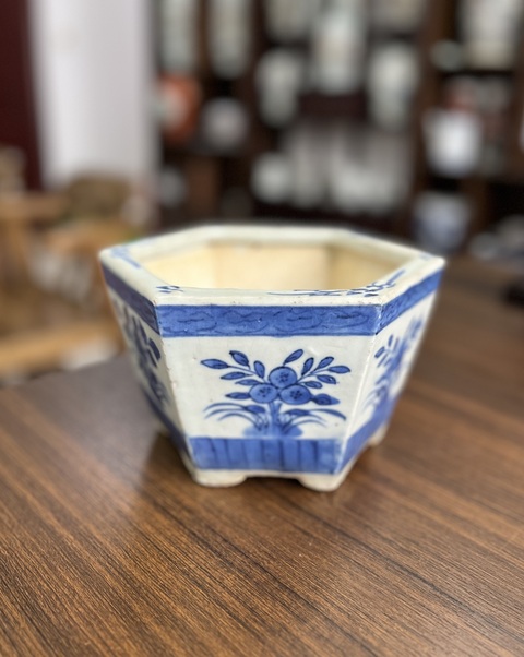 古玩陶瓷花卉紋青花花盆真品鑒賞圖