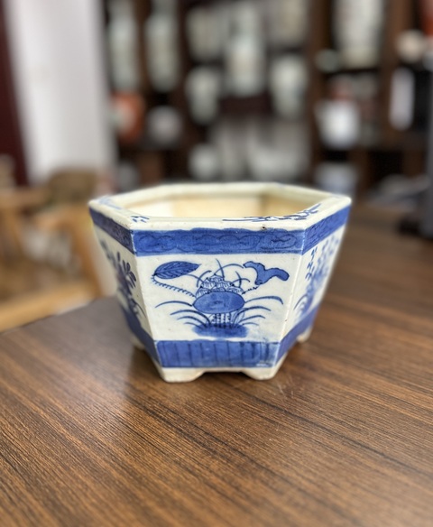 古玩陶瓷花卉紋青花花盆真品鑒賞圖