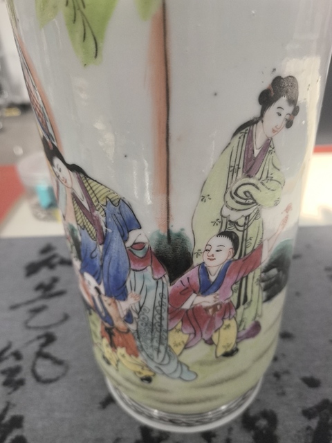 古玩陶瓷人物紋粉彩瓶真品鑒賞圖