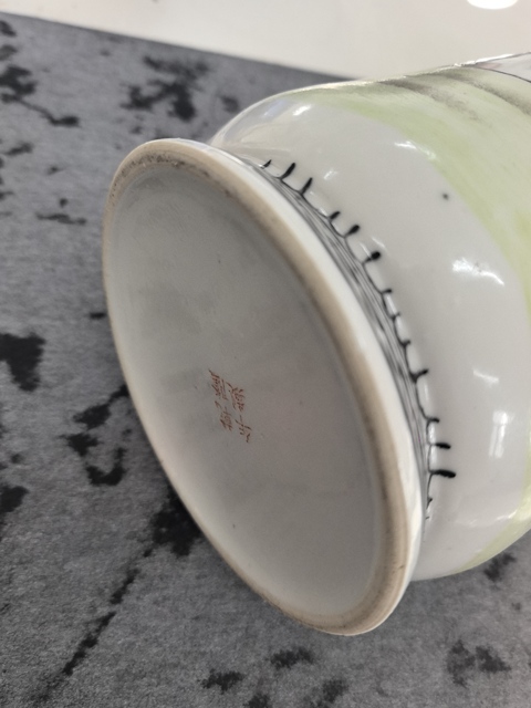 古玩陶瓷人物紋粉彩瓶真品鑒賞圖