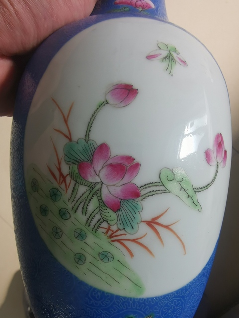 古玩陶瓷藍料壓道粉彩花卉紋觀音瓶真品鑒賞圖