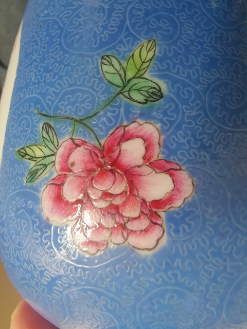 古玩陶瓷藍料壓道粉彩花卉紋觀音瓶真品鑒賞圖