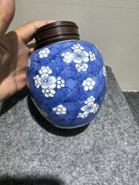 古玩陶瓷青花冰梅紋罐真品鑒賞圖