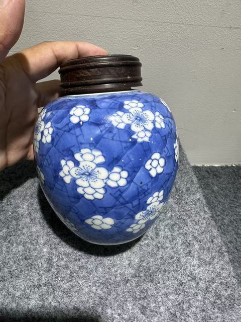 古玩陶瓷青花冰梅紋罐真品鑒賞圖
